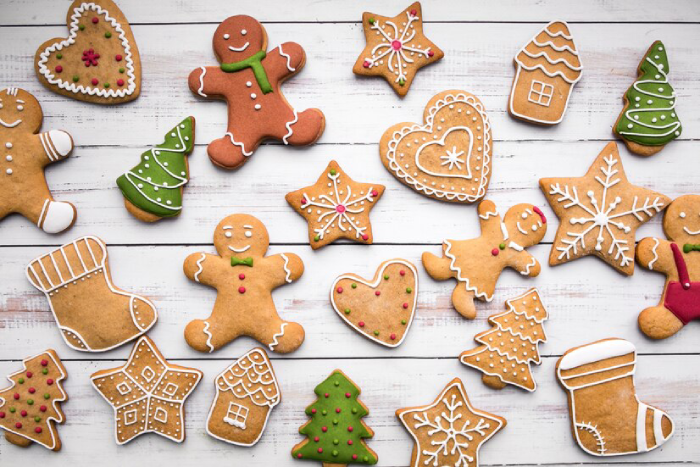 Decorating Xmas Cookies to Create Edible Joy