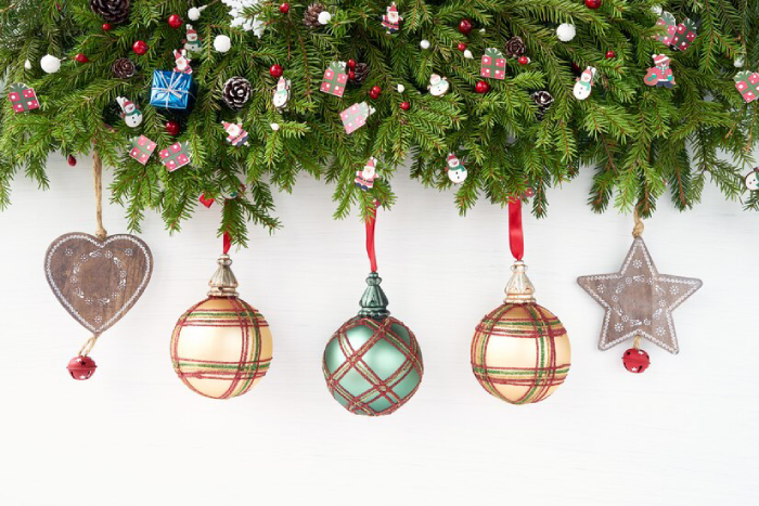 Decorate Christmas Ornaments to Craft Cherished Memories